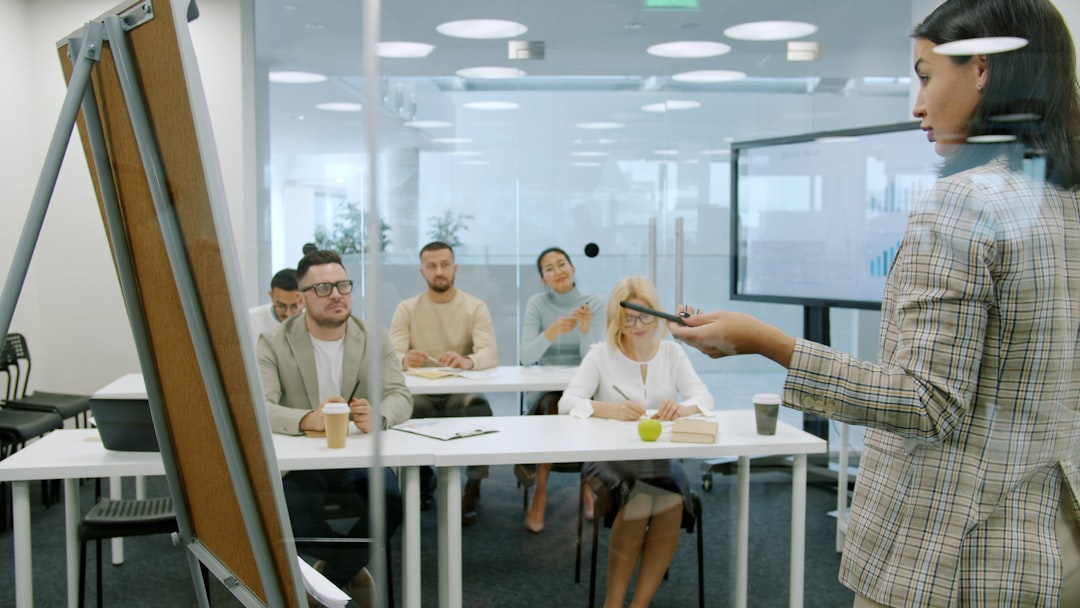 Add Dynamism to Corporate Training: The MediaRubic Approach with Interactive Video